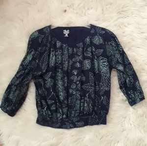 Long sleeve flower and leaf shirt 🦋